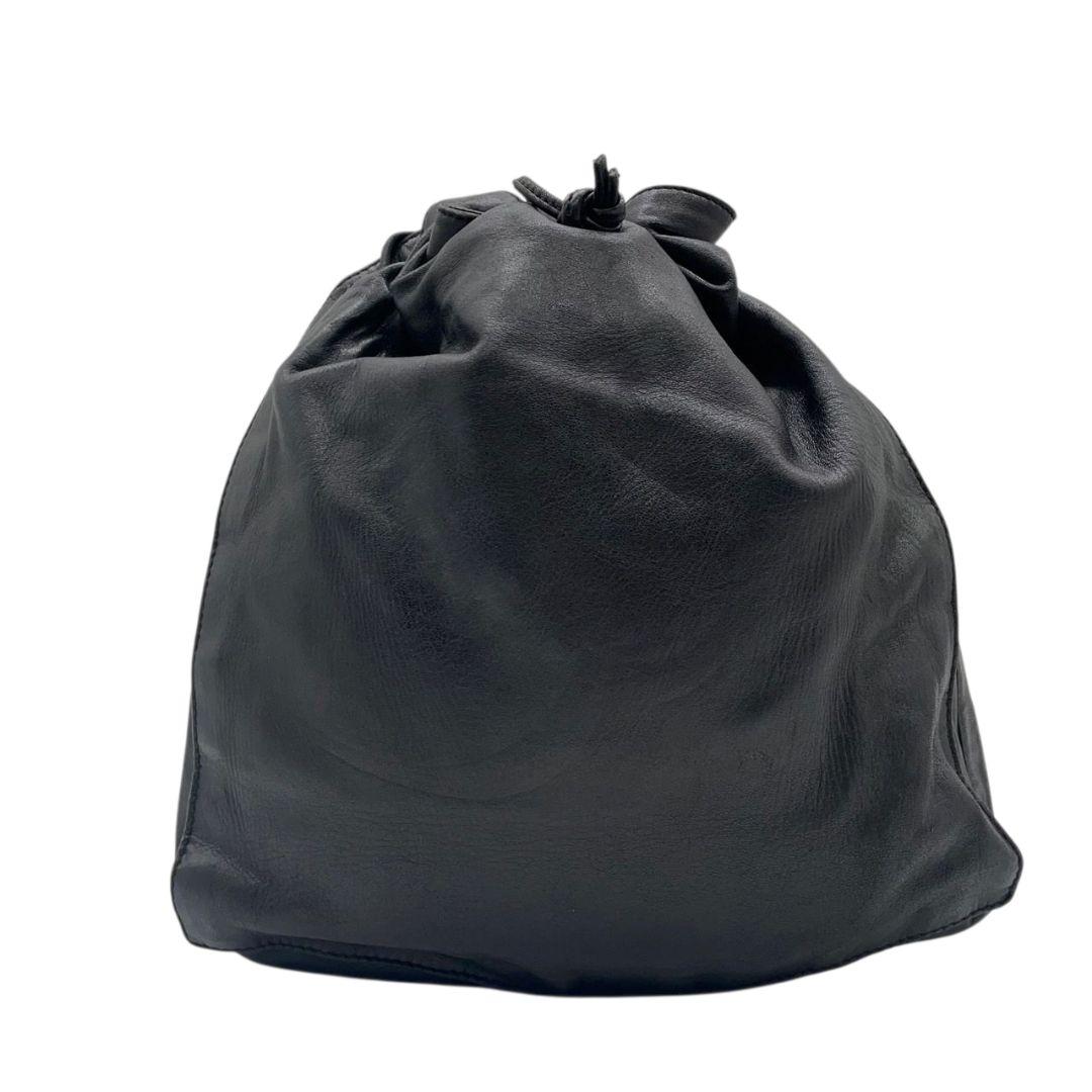 ロエベ LOEWE ショルダーバッグ アナグラム 巾着 ワンショルダー レザー ブラック 黒 ゴールド金具 ロゴプレート 本革 斜め掛け可 ヴィンテージ A6