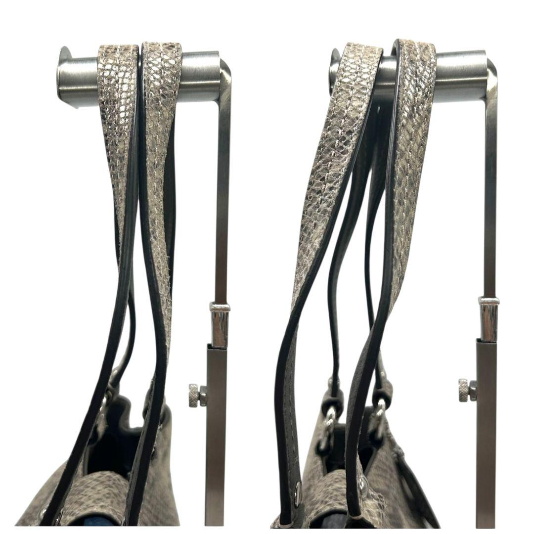 美品 コーチ ハンドバッグ グレー 型押し レザー 本革 ワンショルダー トートバッグ 肩掛け可 シルバー金具 ロゴタグ F19679