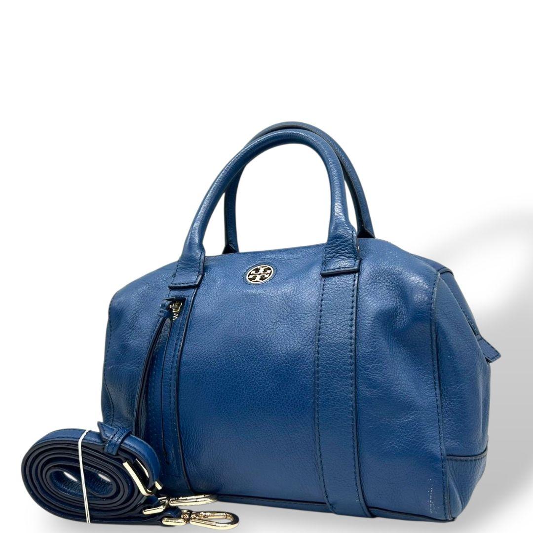 トリーバーチ ハンドバッグ 青 ロゴ 2way 斜め掛け可 レザー 本革 自立可 ショルダーバッグ トートバッグ ドーム型 ブルー ゴールド金具 ロゴプレート TORY BURCH E5 上品 高級感