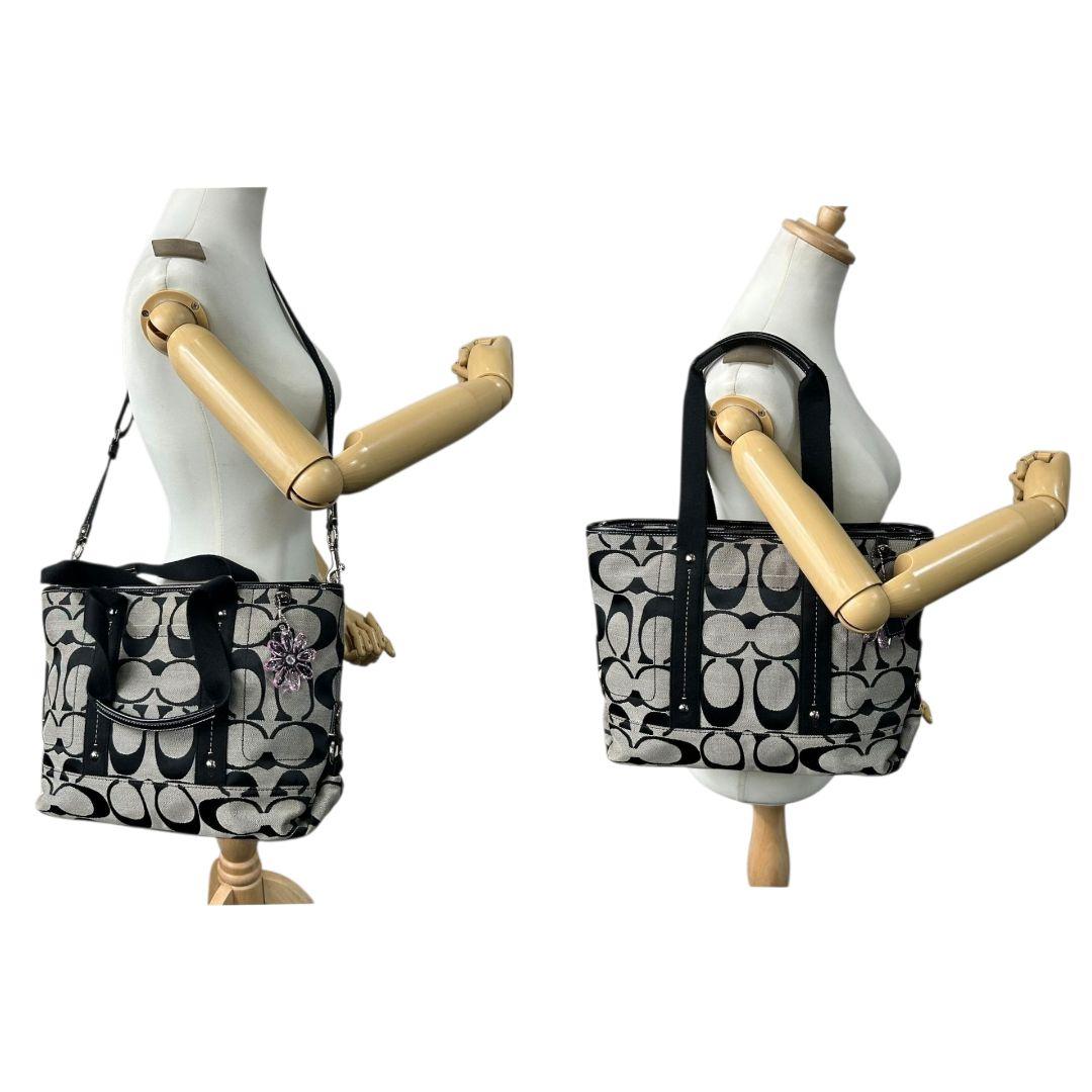 COACH コーチ トートバッグ ブラック 黒 グレー シグネチャー 2WAY キャンバス レザー 本革 ハンドバッグ ショルダーバッグ 斜め掛け可 肩掛け可 シルバー金具 チャーム付き ロゴタグ s87 18855