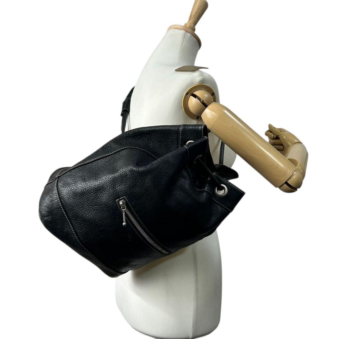 agnes b アニエスベー VOYAGE ショルダーバッグ 巾着 レザー 本革 黒 ブラック ロゴ ステッチ 巾着バッグ 斜め掛け可 ボディバッグ風 シルバー金具 s57