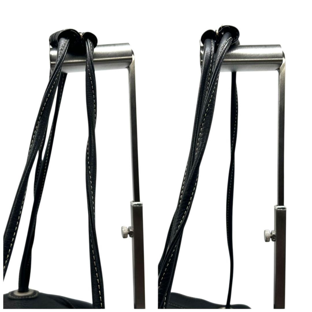 agnes b アニエスベー VOYAGE ショルダーバッグ 巾着 レザー 本革 黒 ブラック ロゴ ステッチ 巾着バッグ 斜め掛け可 ボディバッグ風 シルバー金具 s57