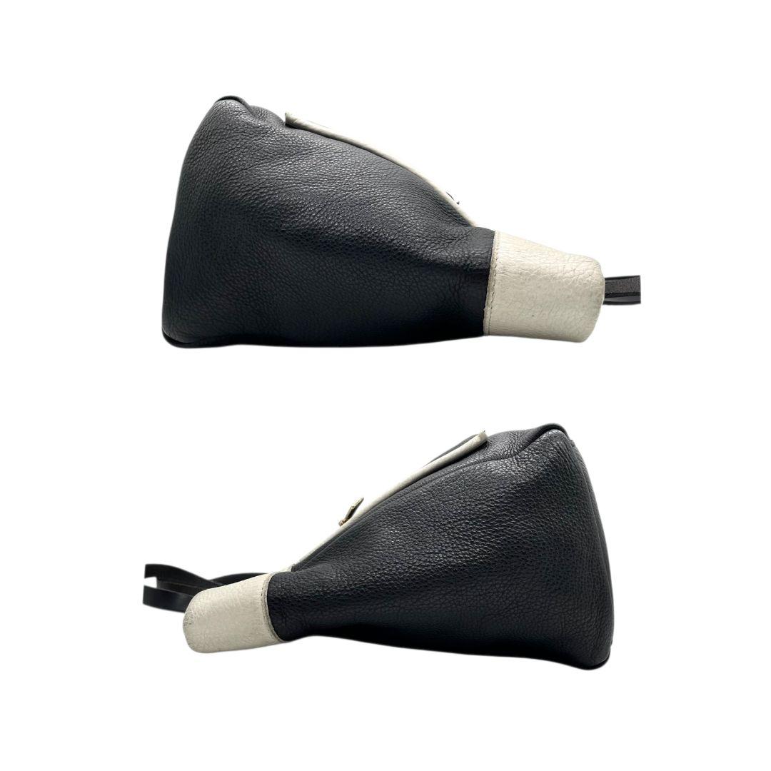 美品 フルラ トートバッグ 黒 バイカラー レザー 本革 FURLA u13 ハンドバッグ ロゴプレート ゴールド金具 ブラック ホワイト 上品 通勤 通学 A4収納可