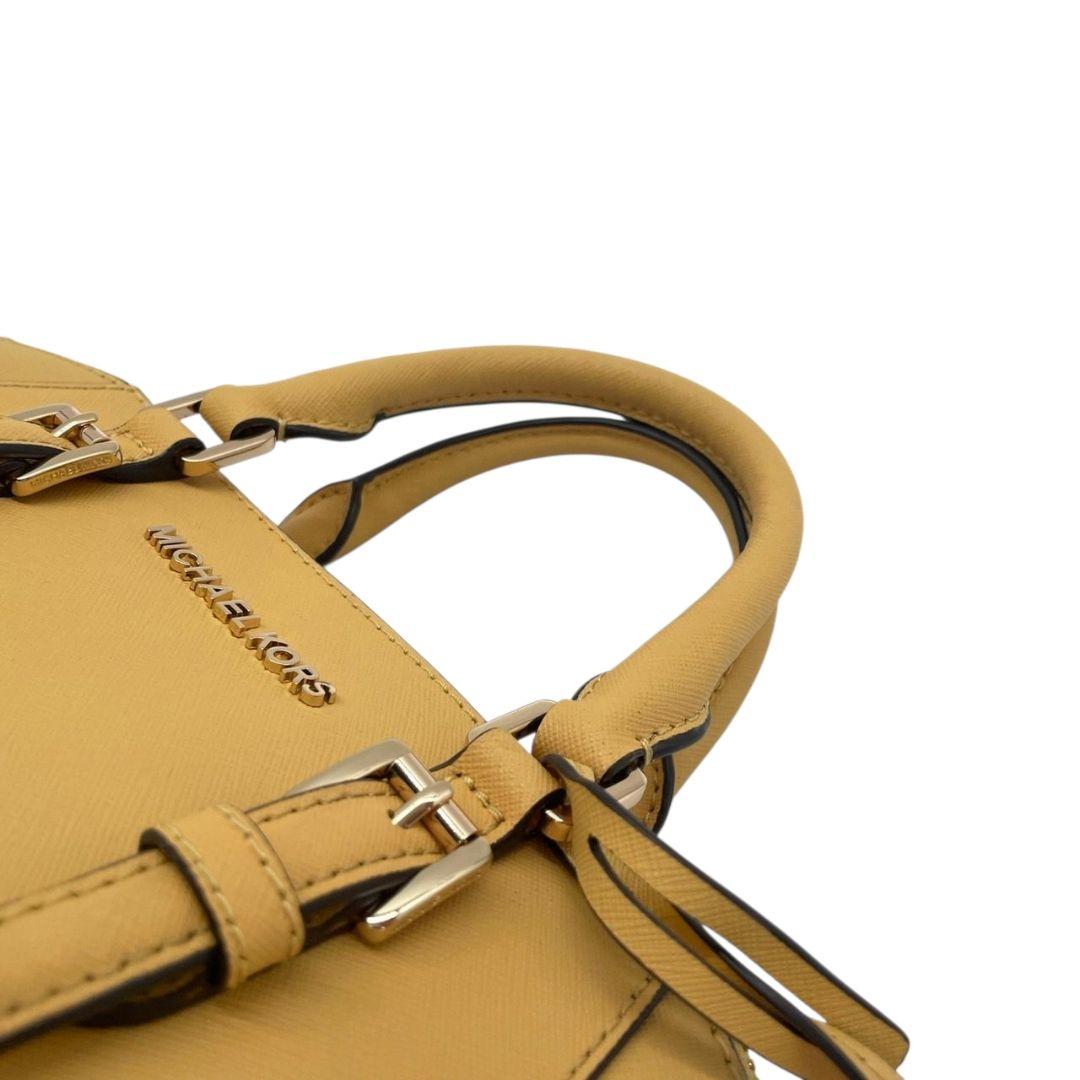 美品　マイケルコース　ハンドバッグ　黄　ロゴ　2way　斜め掛け可　レザー　u10　本革　トートバッグ　ショルダーバッグ　イエロー　ゴールド金具　ロゴプレート　ロゴチャーム　MICHAEL KORS
