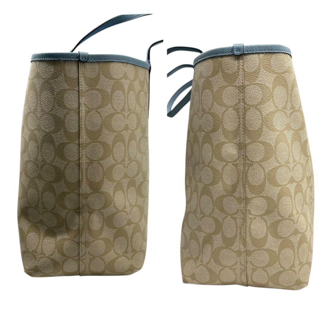 コーチ トートバッグ ベージュ シグネチャー A4収納 PVC ワンショルダー ハンドバッグ 自立可 肩掛け可 肩かけ可 リバーシブル シティ ロゴタグ ロゴ シルバー金具 ブルー T2 COACH 上品 高級感