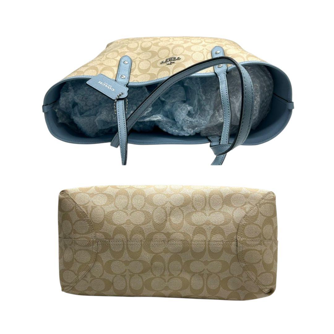 コーチ トートバッグ ベージュ シグネチャー A4収納 PVC ワンショルダー ハンドバッグ 自立可 肩掛け可 肩かけ可 リバーシブル シティ ロゴタグ ロゴ シルバー金具 ブルー T2 COACH 上品 高級感