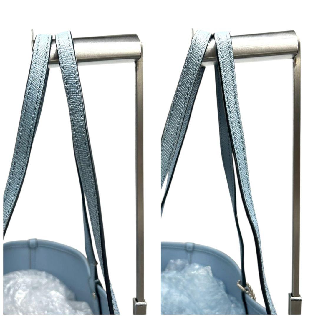 コーチ トートバッグ ベージュ シグネチャー A4収納 PVC ワンショルダー ハンドバッグ 自立可 肩掛け可 肩かけ可 リバーシブル シティ ロゴタグ ロゴ シルバー金具 ブルー T2 COACH 上品 高級感