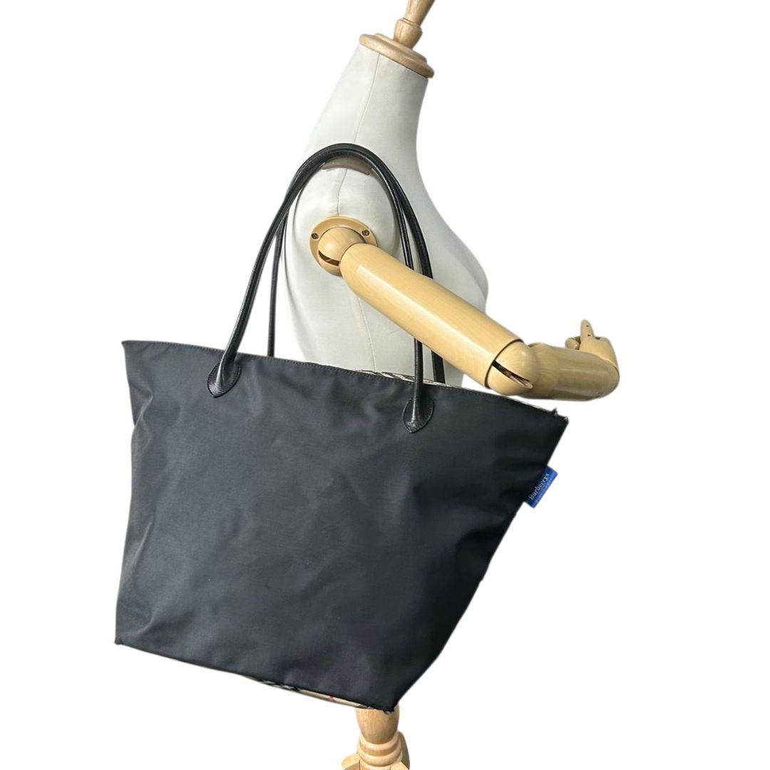 バーバリー トートバッグ ブラック 黒 ブルーレーベル ワンショルダー ナイロン レザー 本革 A4収納可 自立可 肩掛け可 肩かけ可 ロゴタグ ノバチェック BURBERRY T8 上品 通勤