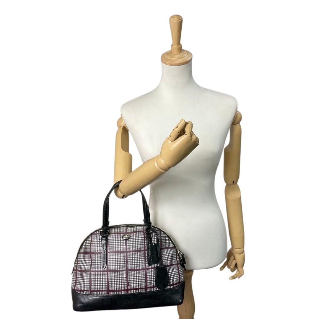 美品 コーチ ハンドバッグ 黒 チェック 総柄 PVC レザー 本革 T1 トートバッグ COACH シルバー金具 ロゴプレート ロゴタグ 自立可 F32841 ブラック ホワイト