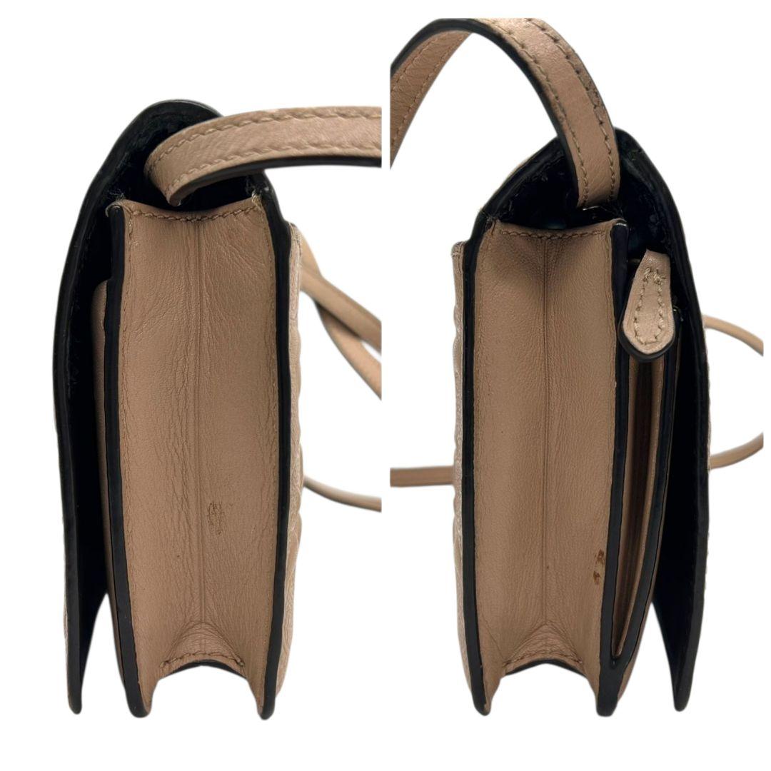 美品 コーチ ショルダーバッグ ピンク ベージュ シグネチャー エンボス フラップ レザー 本革 斜め掛け可 ウォレットバッグ クラッチ ゴールド金具 ロゴプレート 本物保証 鑑定済 COACH U9