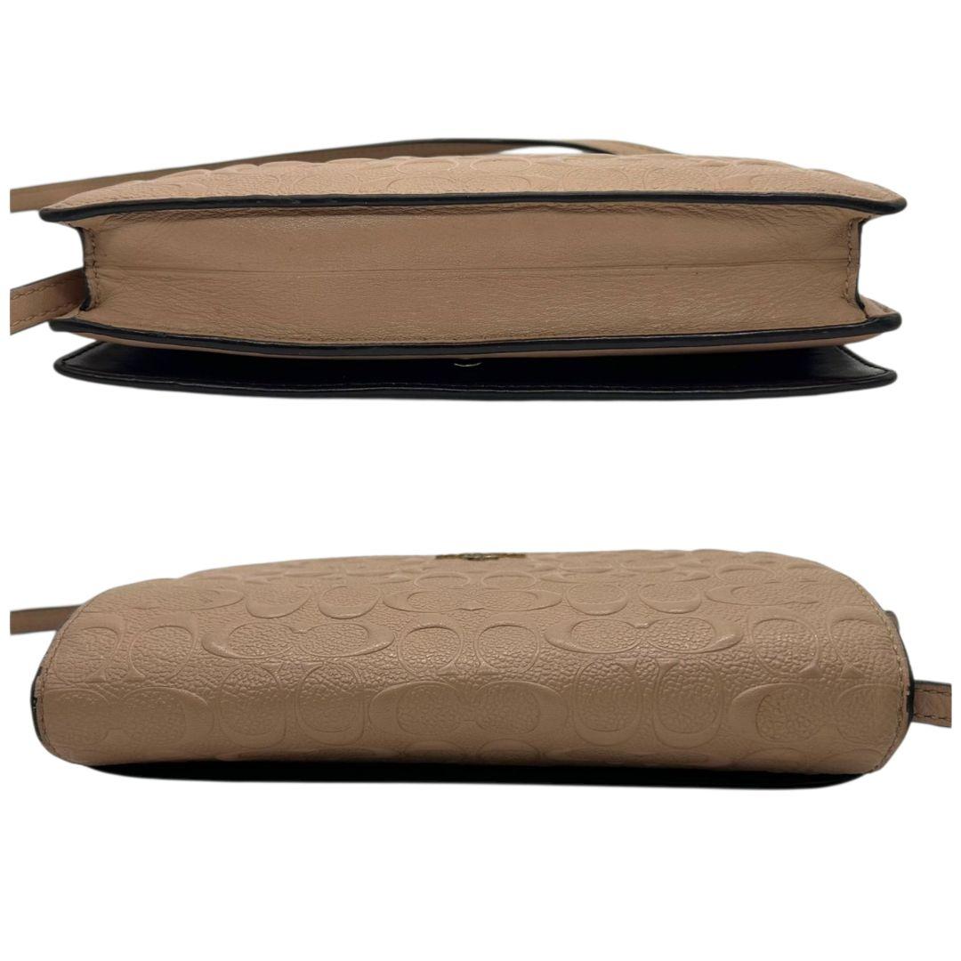 美品 コーチ ショルダーバッグ ピンク ベージュ シグネチャー エンボス フラップ レザー 本革 斜め掛け可 ウォレットバッグ クラッチ ゴールド金具 ロゴプレート 本物保証 鑑定済 COACH U9