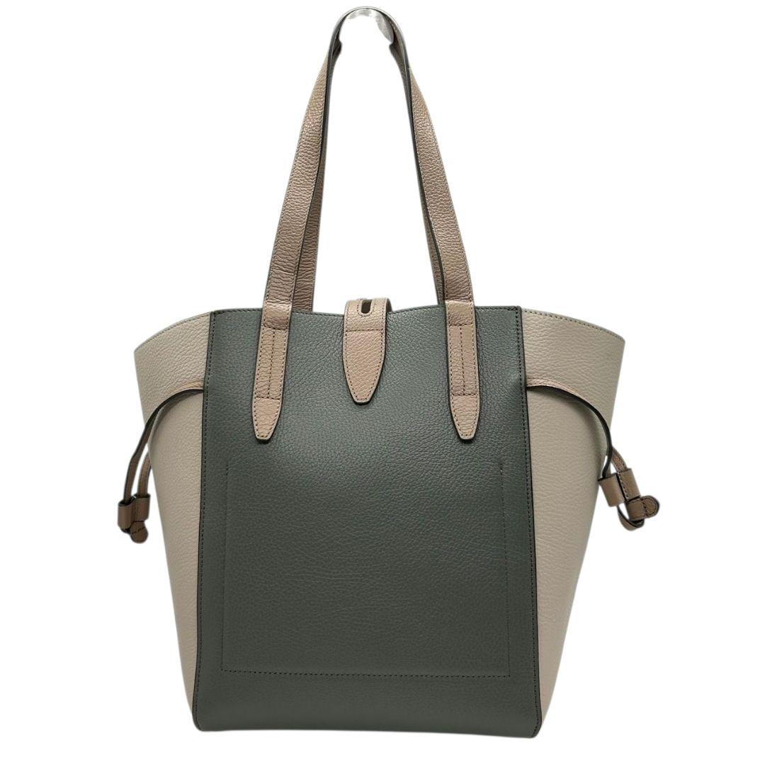 美品　フルラ　トートバッグ　グレー　ベージュ　バイカラー　s21　ワンショルダー　レザー　本革　自立可　肩掛け可　ゴールド金具　ブランドロゴ　FURLA　上品　オシャレ