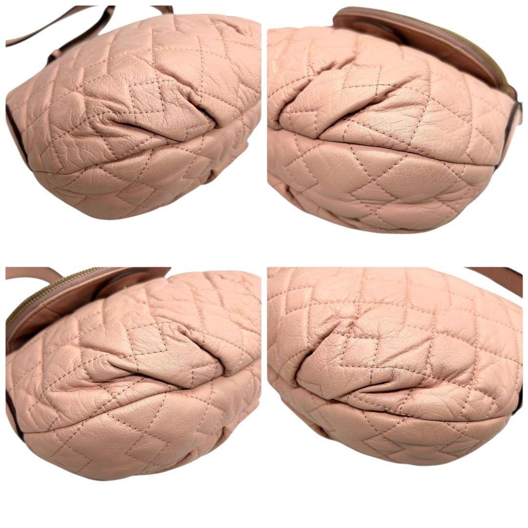 美品　マークバイマークジェイコブス　ショルダーバッグ　ピンク　キルティング　s15　斜め掛け可　レザー　本革　ゴールド金具　ロゴプレート