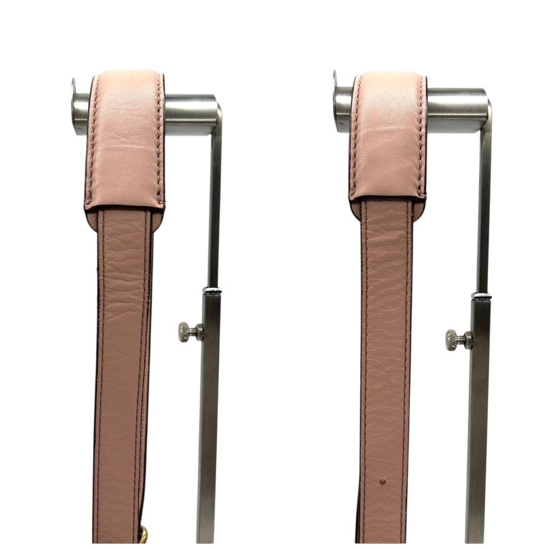 美品　マークバイマークジェイコブス　ショルダーバッグ　ピンク　キルティング　s15　斜め掛け可　レザー　本革　ゴールド金具　ロゴプレート