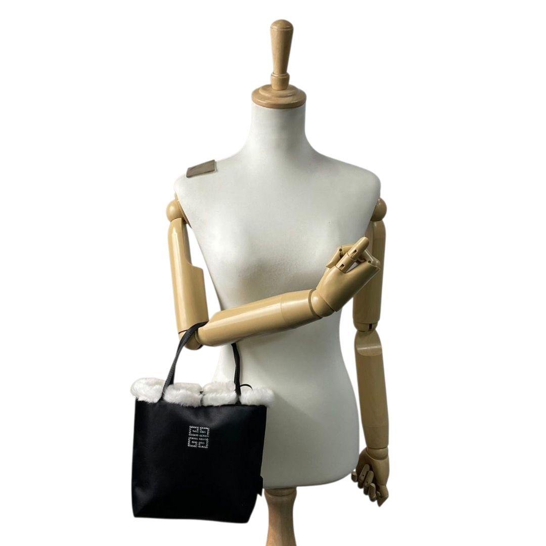 ジバンシー ハンドバッグ 黒 4Gロゴ ファー ラインストーン ナイロン u15 トートバッグ GIVENCHY ブラック エレガント ロゴデザイン コンパクトバッグ