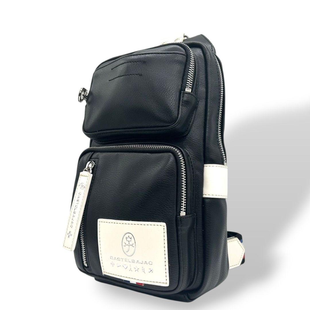 美品 カステルバジャック ボディバッグ 黒 ブラック ロゴ レザー 本革 斜め掛け可 ショルダーバッグ ホワイト シルバー金具 CASTELBAJAC s69 おしゃれ