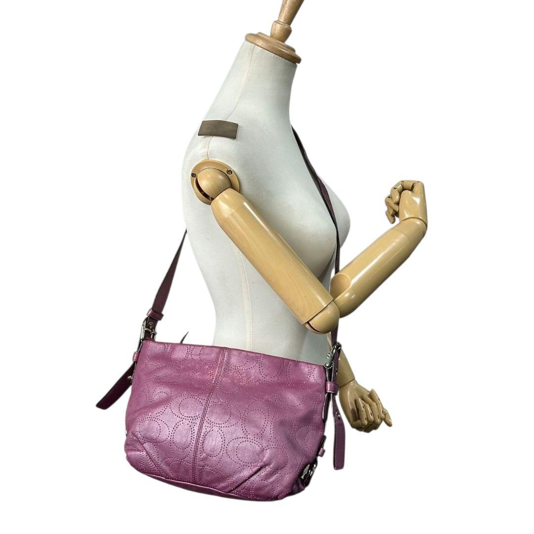 コーチ ショルダーバッグ ピンク パープル シグネチャー ワンショルダー レザー 本革 17104 斜め掛け可 シルバー金具 ロゴタグ COACH s82