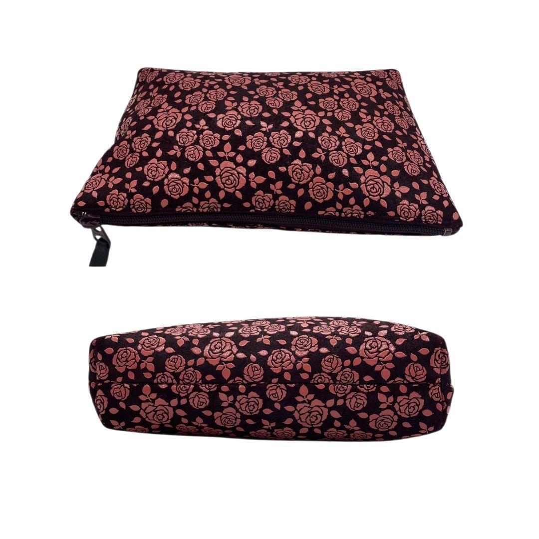 美品 ノーブランド ポーチ ピンク 花柄 バラ柄 小物入れ 化粧ポーチ レザー 本革 スウェード ブラウン 茶色 おしゃれ 可愛い 収納バッグ