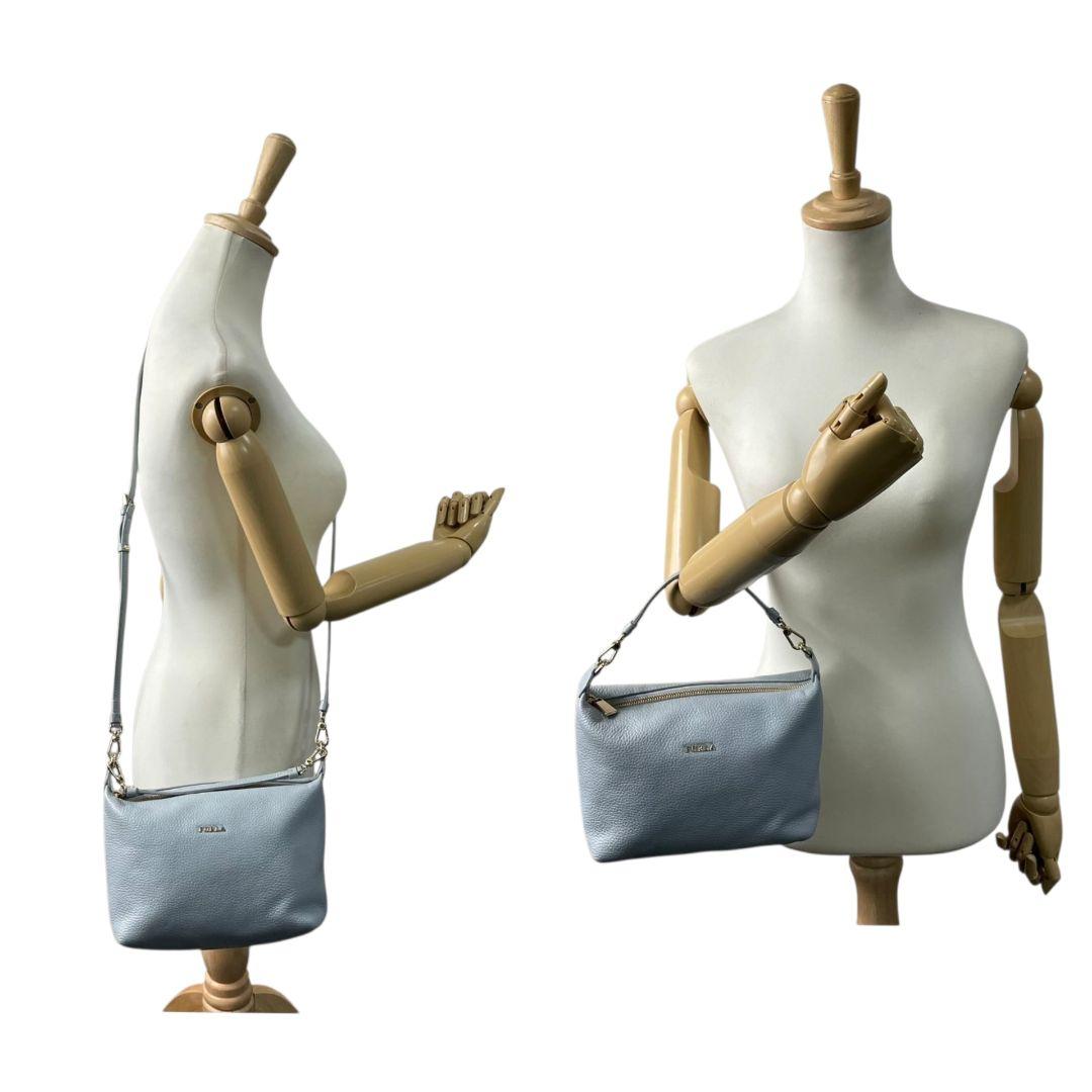 フルラ ショルダーバッグ 青 2way 斜め掛け可 ホーボー FURLA u15 ハンドバッグ トートバッグ レザー 本革 ロゴ ゴールド金具 ブルー 水色 上品 エレガント デイリー使い