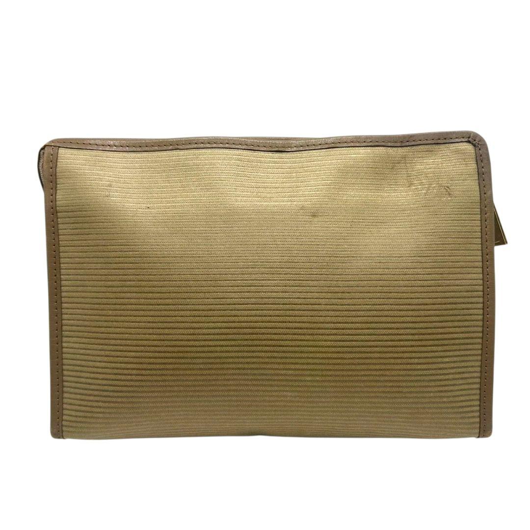 イヴサンローラン YVES SAINT LAURENT ポーチ クラッチバッグ セカンドバッグ 茶 ブラウン ベージュ YSLロゴ PVC レザー 本革 ロゴプレート s36 メンズ レディース