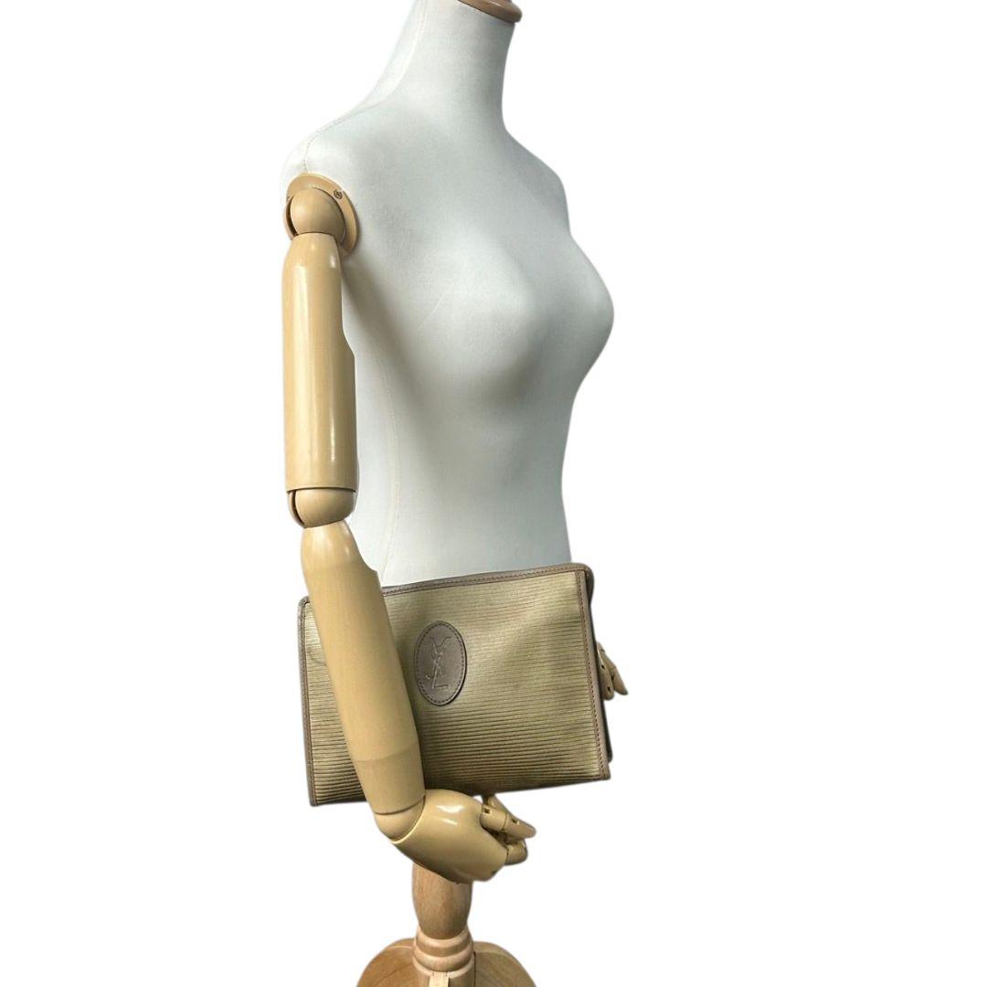 イヴサンローラン YVES SAINT LAURENT ポーチ クラッチバッグ セカンドバッグ 茶 ブラウン ベージュ YSLロゴ PVC レザー 本革 ロゴプレート s36 メンズ レディース