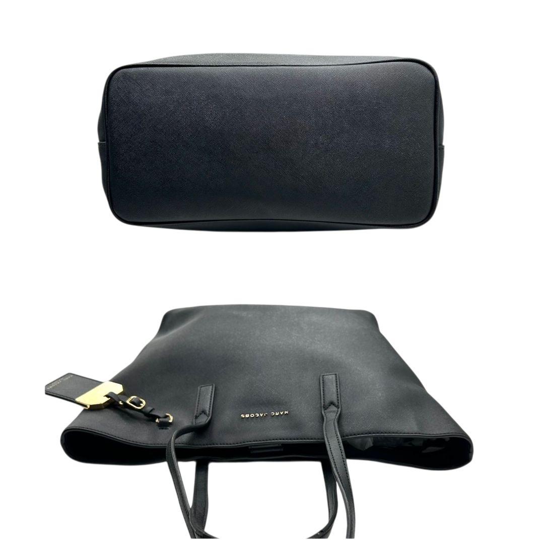 マークジェイコブス トートバッグ 黒 ブラック ワンショルダー A4収納可 PVC 自立可 肩掛け可 ハンドバッグ ゴールド金具 ロゴプレート ロゴタグ MARC JACOBS 通勤 通学