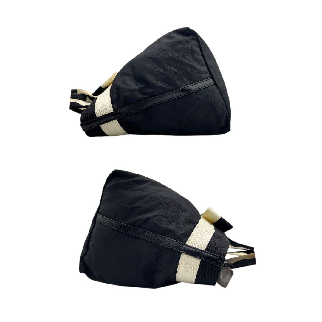 ケイトスペード　ハンドバッグ　黒　リボン　ナイロン　ロゴ　ワンショルダー　T4　トートバッグ　kate spade　肩掛け可　肩かけ可　ブラック　ホワイト