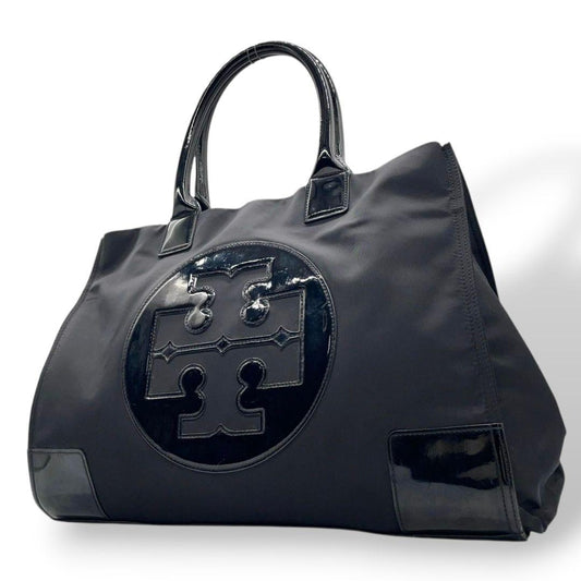 美品 トリーバーチ トートバッグ 黒 デカロゴ A4収納 ナイロン エナメル u13 ハンドバッグ ワンショルダー TORY BURCH 肩掛け可 ゴールド金具 ブラック 上品