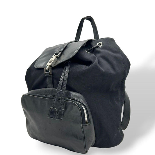 GUCCI グッチ バックパック リュック 黒 ブラック ナイロン レザー 本革 フラップ ロック金具 シルバー金具 ロゴプレート 自立可 メンズ レディース