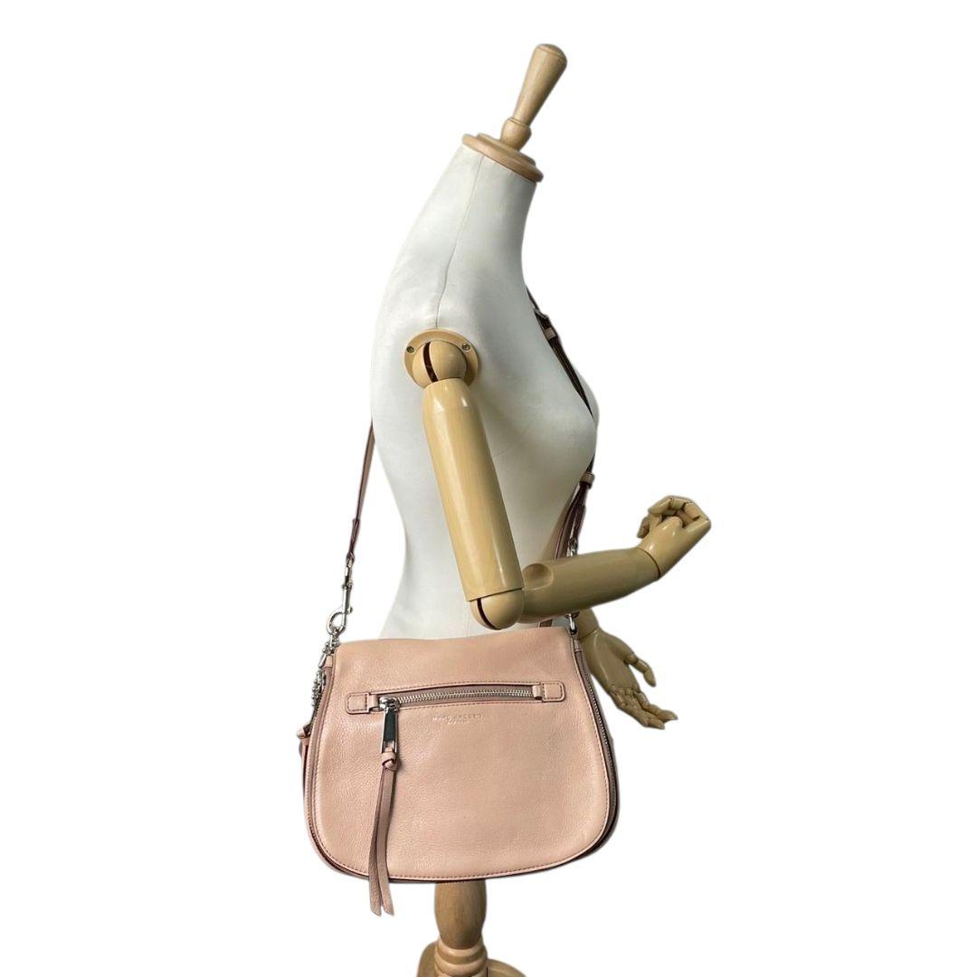 MARC JACOBS マークジェイコブス ショルダーバッグ ピンク ホーボー レザー 本革 斜め掛け可 シルバー金具 u6 エレガント 高級感 女性らしい