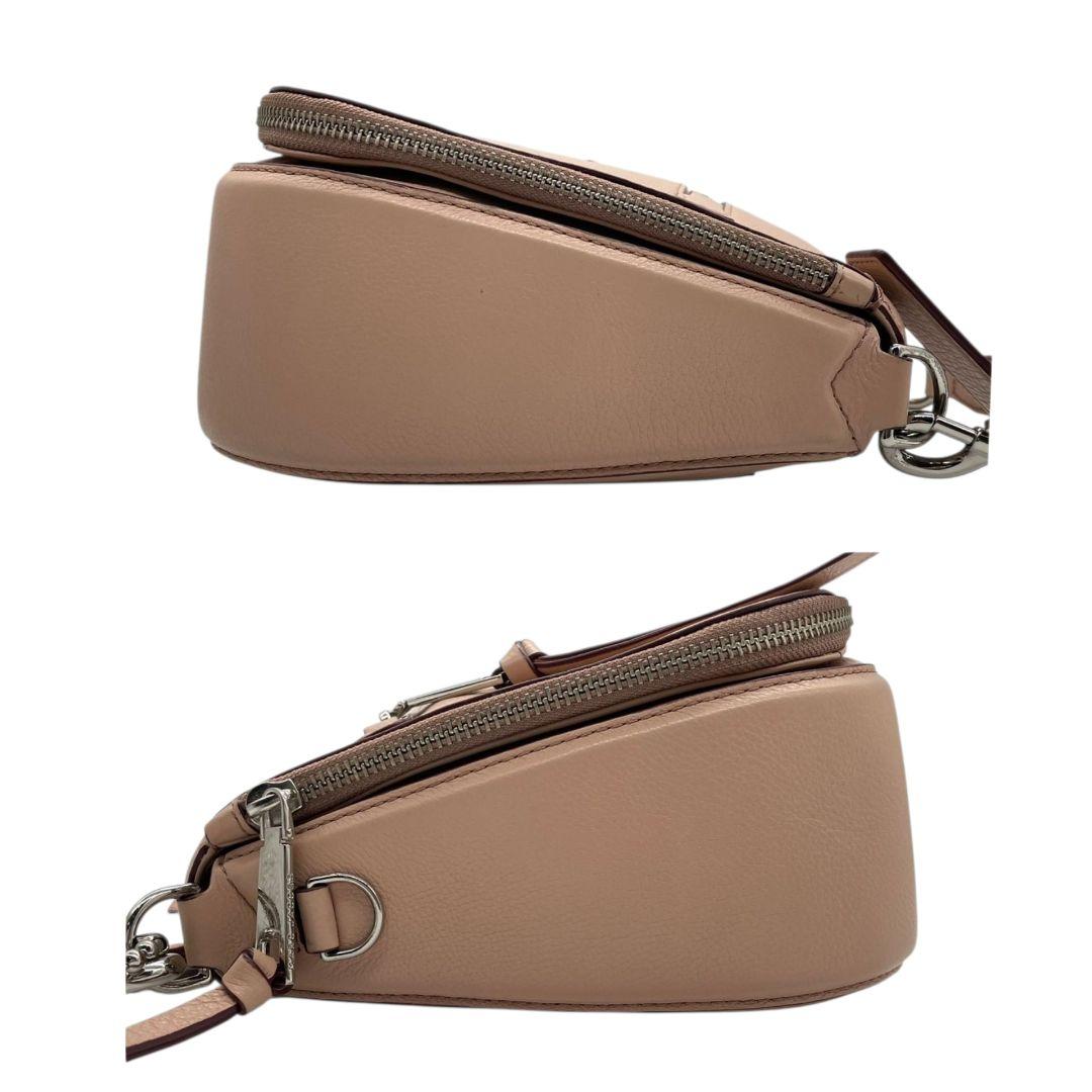 MARC JACOBS マークジェイコブス ショルダーバッグ ピンク ホーボー レザー 本革 斜め掛け可 シルバー金具 u6 エレガント 高級感 女性らしい