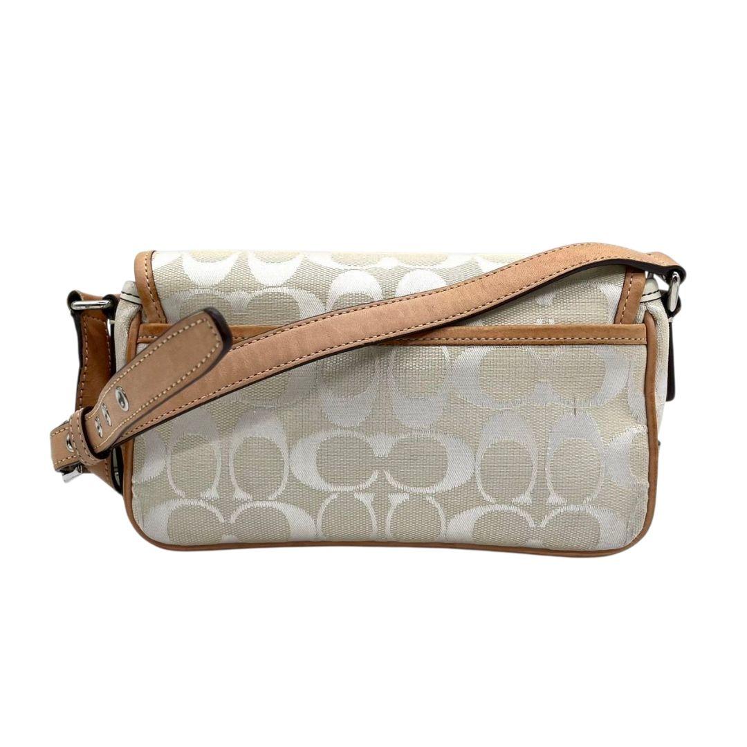 コーチ ショルダーバッグ アイボリー シグネチャー フラップ キャンバス T2 斜め掛け可 レザー 本革 ロゴタグ シルバー金具 6844 ホワイト COACH