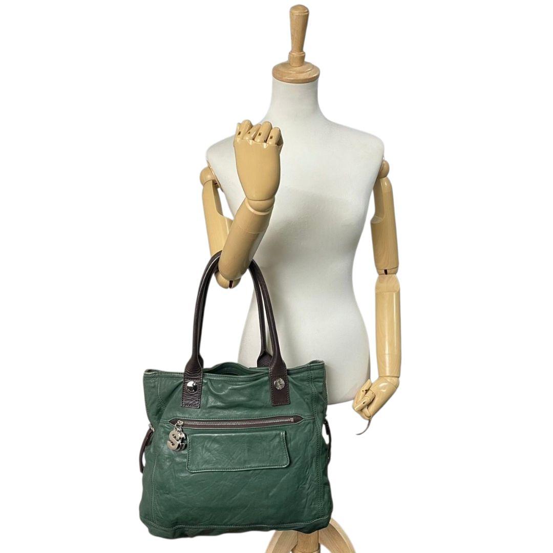 シーバイクロエ トートバッグ 緑 A4収納 ワンショルダー レザー s3 ハンドバッグ 肩掛け可 肩かけ可 本革 グリーン シルバー金具 ロゴプレート チャーム付き SeeByChloe
