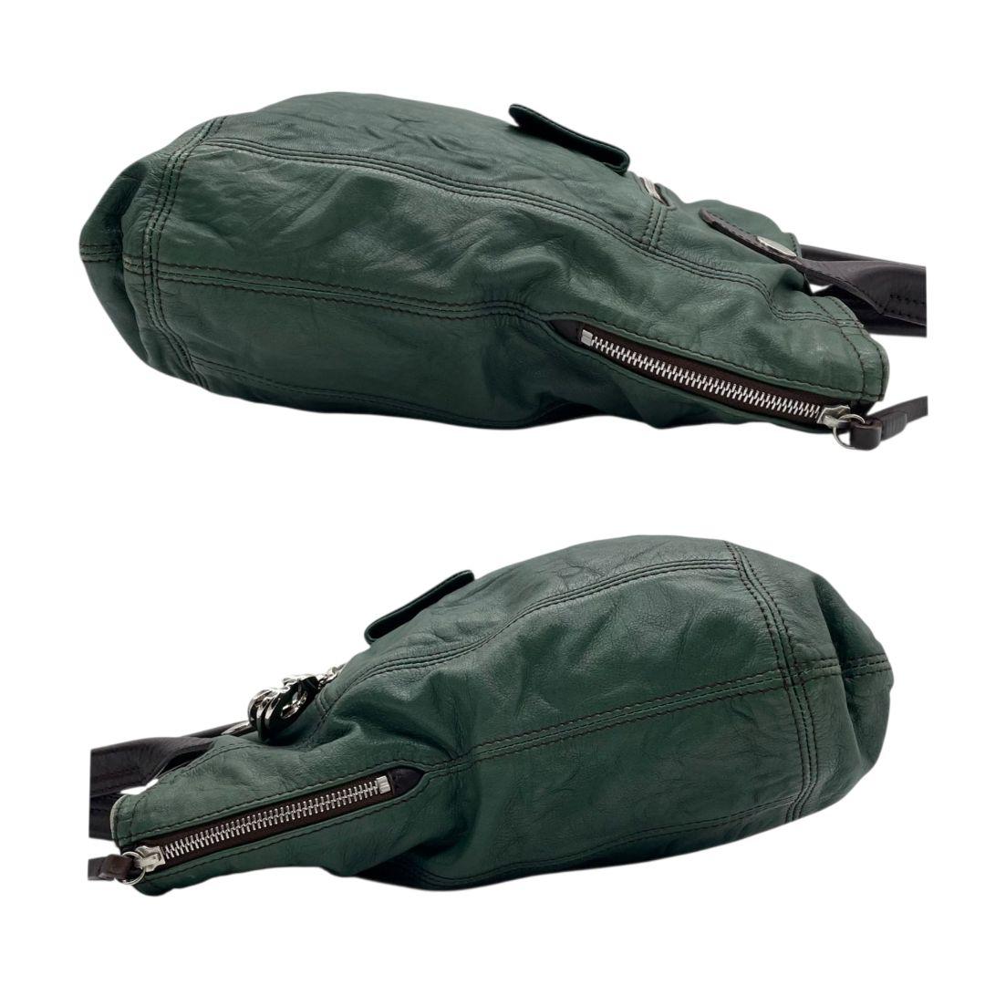 シーバイクロエ トートバッグ 緑 A4収納 ワンショルダー レザー s3 ハンドバッグ 肩掛け可 肩かけ可 本革 グリーン シルバー金具 ロゴプレート チャーム付き SeeByChloe