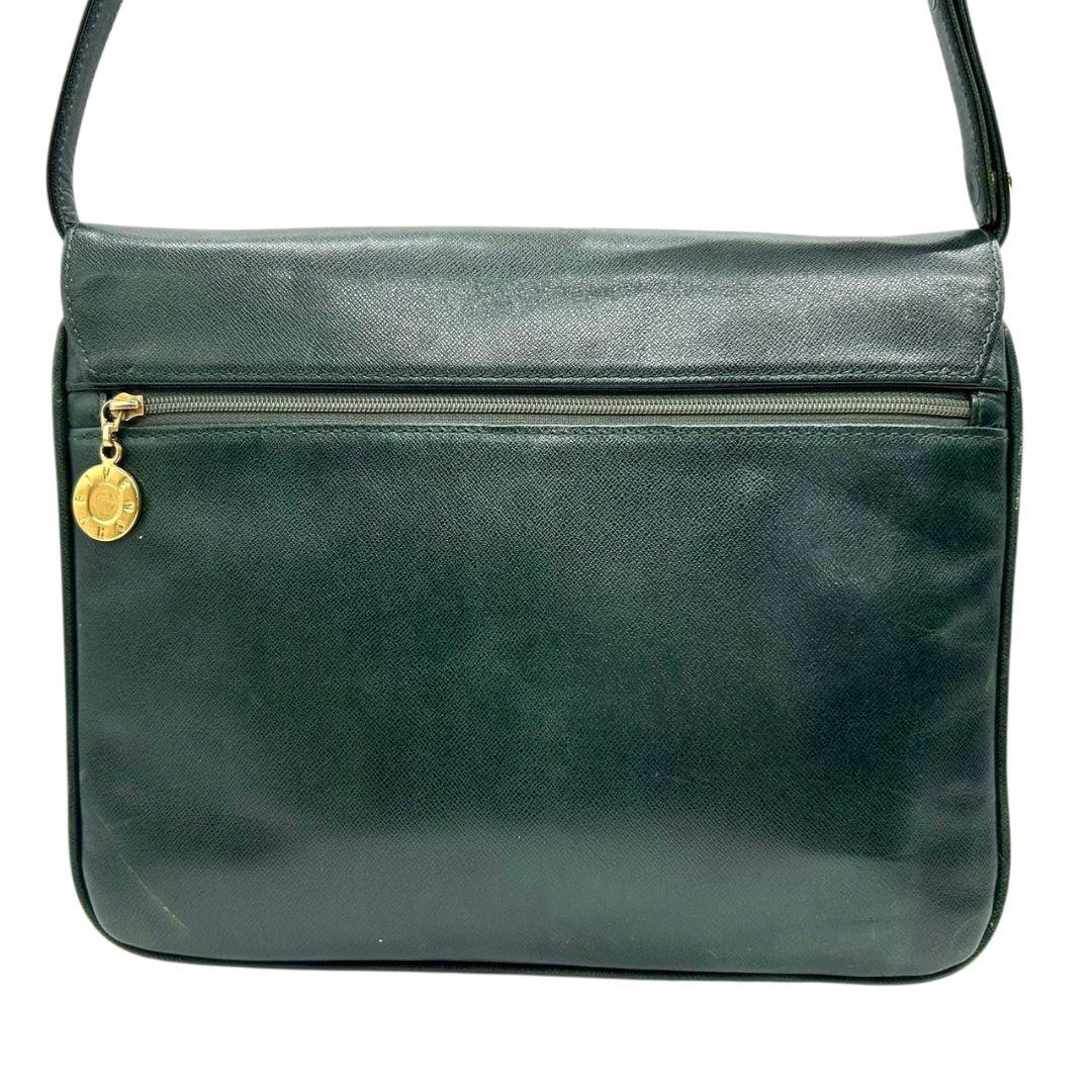 GIVENCHY ジバンシィ ショルダーバッグ グリーン 緑 フラップ ロゴ 自立可 PVC 斜め掛け可 ゴールド金具 ロゴプレート E5 上品 コンパクト バッグ