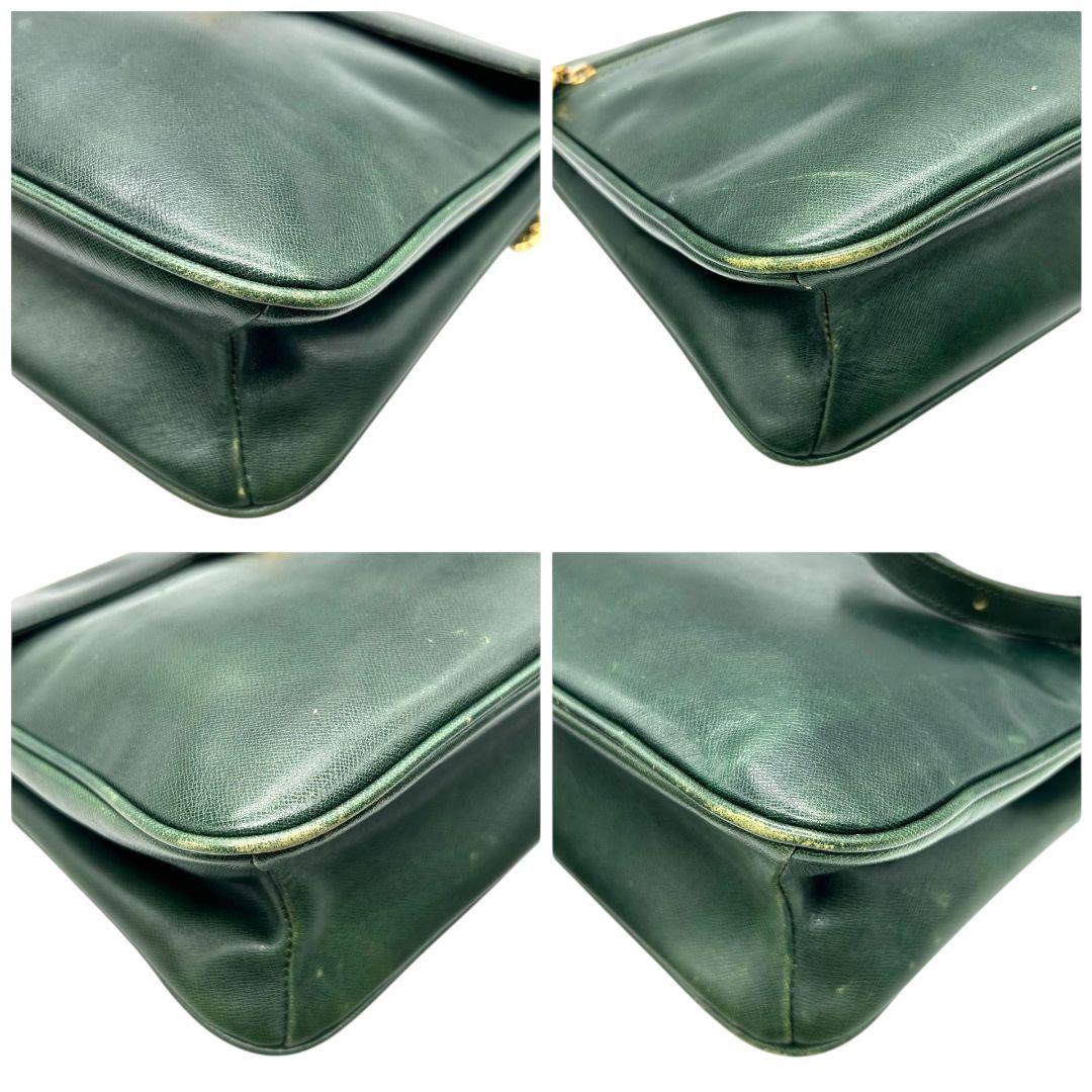 GIVENCHY ジバンシィ ショルダーバッグ グリーン 緑 フラップ ロゴ 自立可 PVC 斜め掛け可 ゴールド金具 ロゴプレート E5 上品 コンパクト バッグ