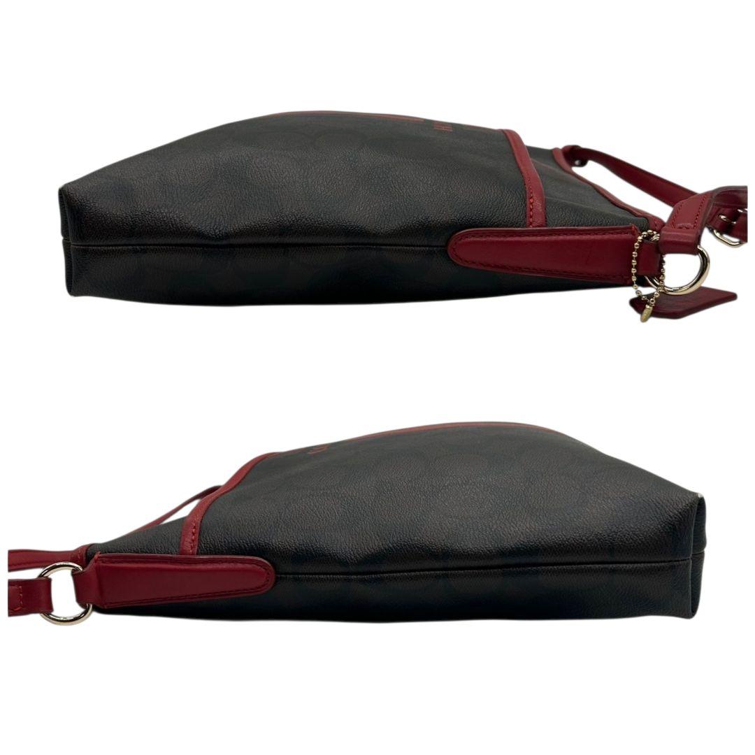 コーチ　ショルダーバッグ　茶　シグネチャー　ストライプ　PVC　レザー　s30　斜め掛け可　ゴールド金具　チャーム付き　ロゴ　ブラウン　レッド　赤　F38402　COACH