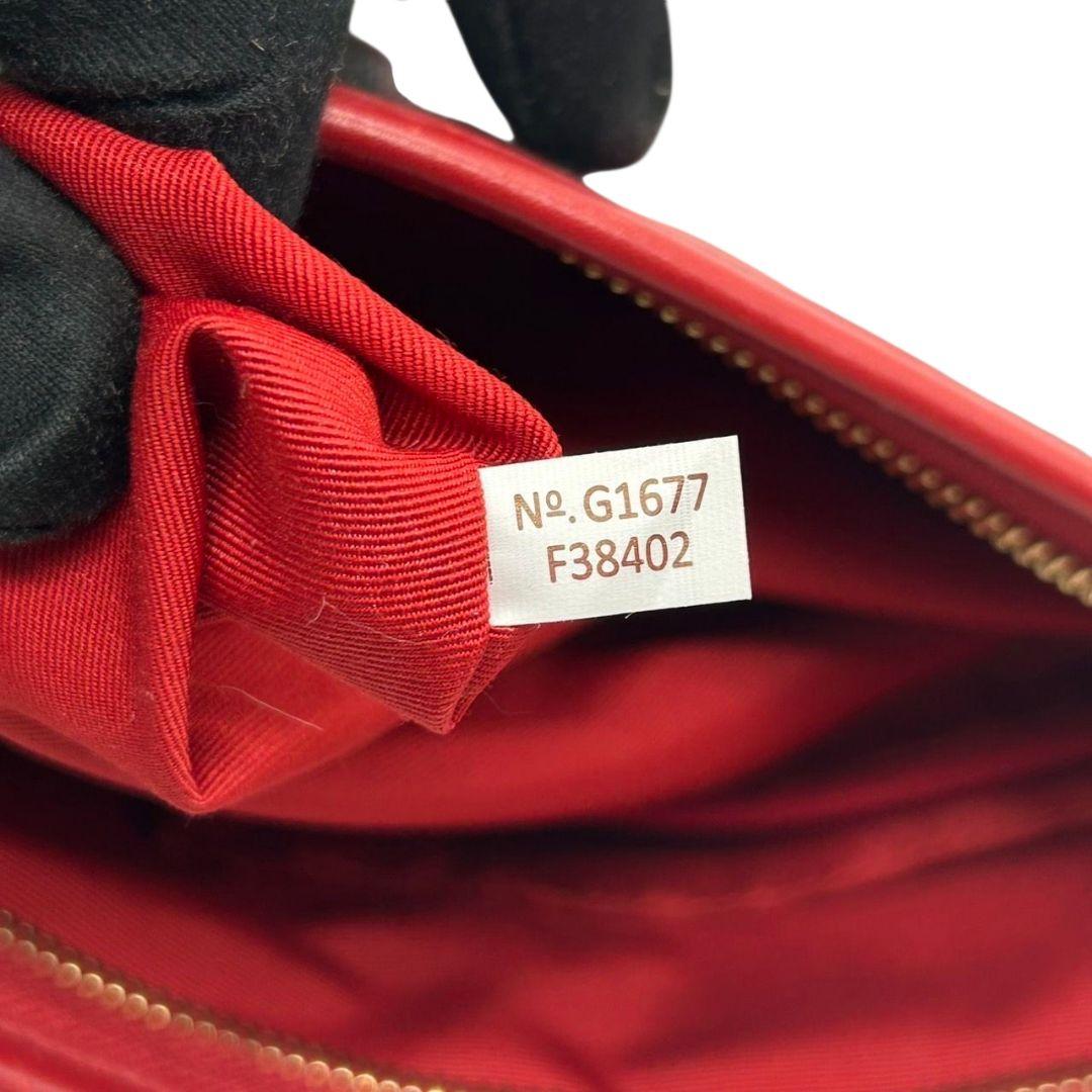 コーチ　ショルダーバッグ　茶　シグネチャー　ストライプ　PVC　レザー　s30　斜め掛け可　ゴールド金具　チャーム付き　ロゴ　ブラウン　レッド　赤　F38402　COACH