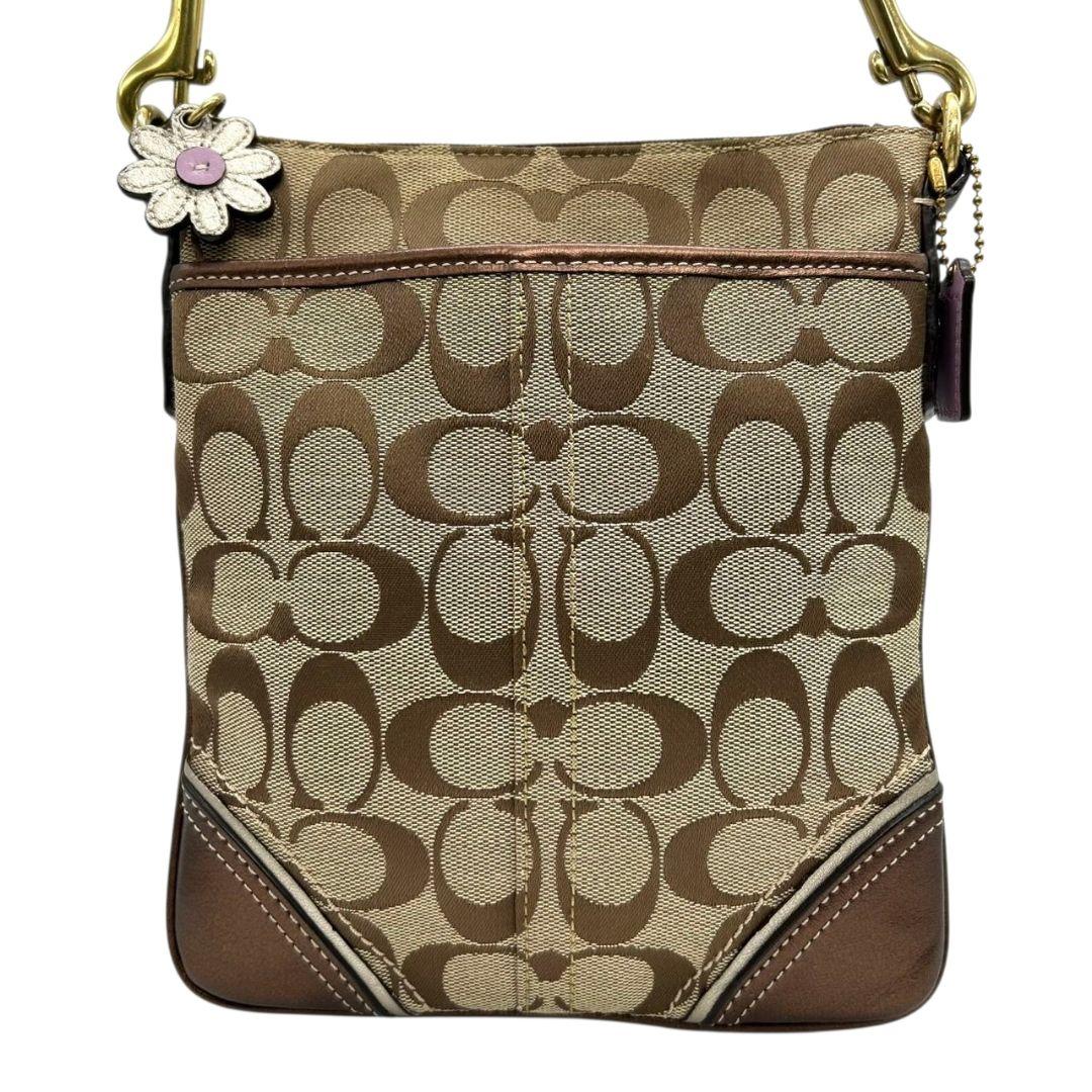 美品　コーチ　ショルダーバッグ　茶　シグネチャー　斜め掛け可　キャンバス　s63　ブラウン　チャーム付き　ロゴタグ　ゴールド金具　COACH