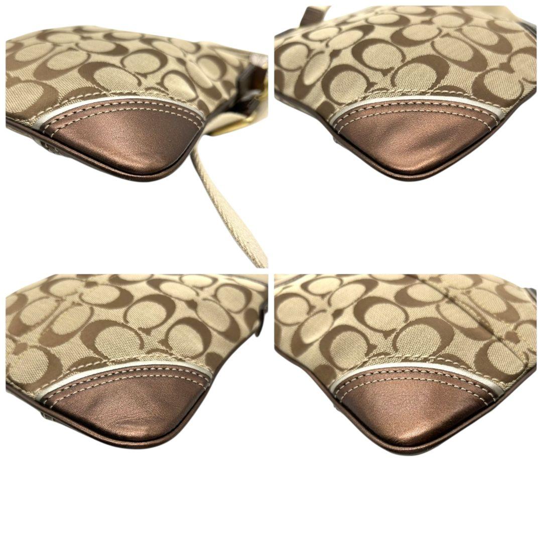 美品　コーチ　ショルダーバッグ　茶　シグネチャー　斜め掛け可　キャンバス　s63　ブラウン　チャーム付き　ロゴタグ　ゴールド金具　COACH