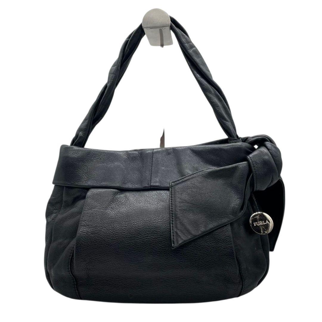 フルラ ハンドバッグ 黒 リボン ワンショルダー ホーボー FURLA s95 トートバッグ レザー 本革 肩掛け可 肩かけ可 シルバー金具 ロゴプレート チャーム付き ブラック