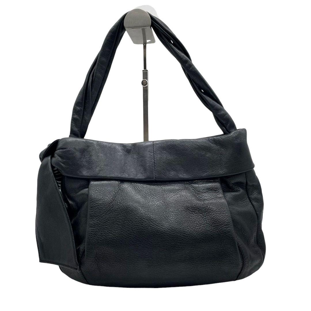 フルラ ハンドバッグ 黒 リボン ワンショルダー ホーボー FURLA s95 トートバッグ レザー 本革 肩掛け可 肩かけ可 シルバー金具 ロゴプレート チャーム付き ブラック