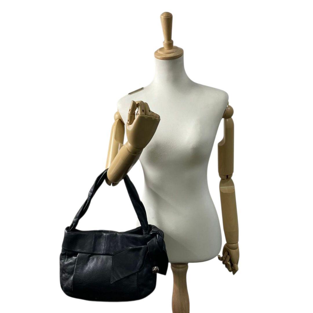 フルラ ハンドバッグ 黒 リボン ワンショルダー ホーボー FURLA s95 トートバッグ レザー 本革 肩掛け可 肩かけ可 シルバー金具 ロゴプレート チャーム付き ブラック