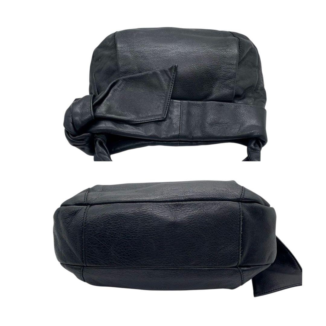 フルラ ハンドバッグ 黒 リボン ワンショルダー ホーボー FURLA s95 トートバッグ レザー 本革 肩掛け可 肩かけ可 シルバー金具 ロゴプレート チャーム付き ブラック