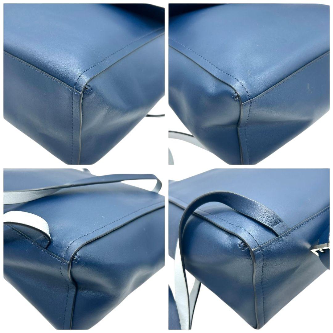 美品　ケイトスペード　リュックサック　紺　A4収納　フラップ　レザー　本革　ネイビー　ブルー　バックパック　ロゴプレート　シルバー金具　kate spade　上品デザイン