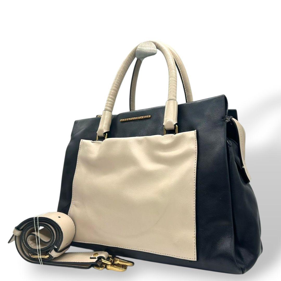マークバイマークジェイコブス MARC BY MARC JACOBS ハンドバッグ バイカラー 2WAY ショルダーバッグ 紺 ネイビー アイボリー レザー ゴールド金具 トートバッグ 手提げ 斜め掛け可 レディース