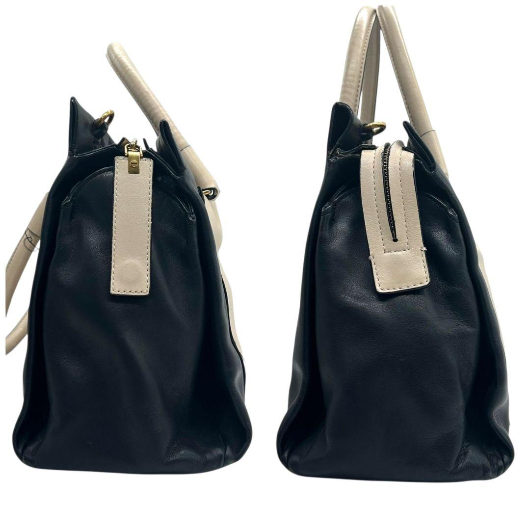 マークバイマークジェイコブス MARC BY MARC JACOBS ハンドバッグ バイカラー 2WAY ショルダーバッグ 紺 ネイビー アイボリー レザー ゴールド金具 トートバッグ 手提げ 斜め掛け可 レディース