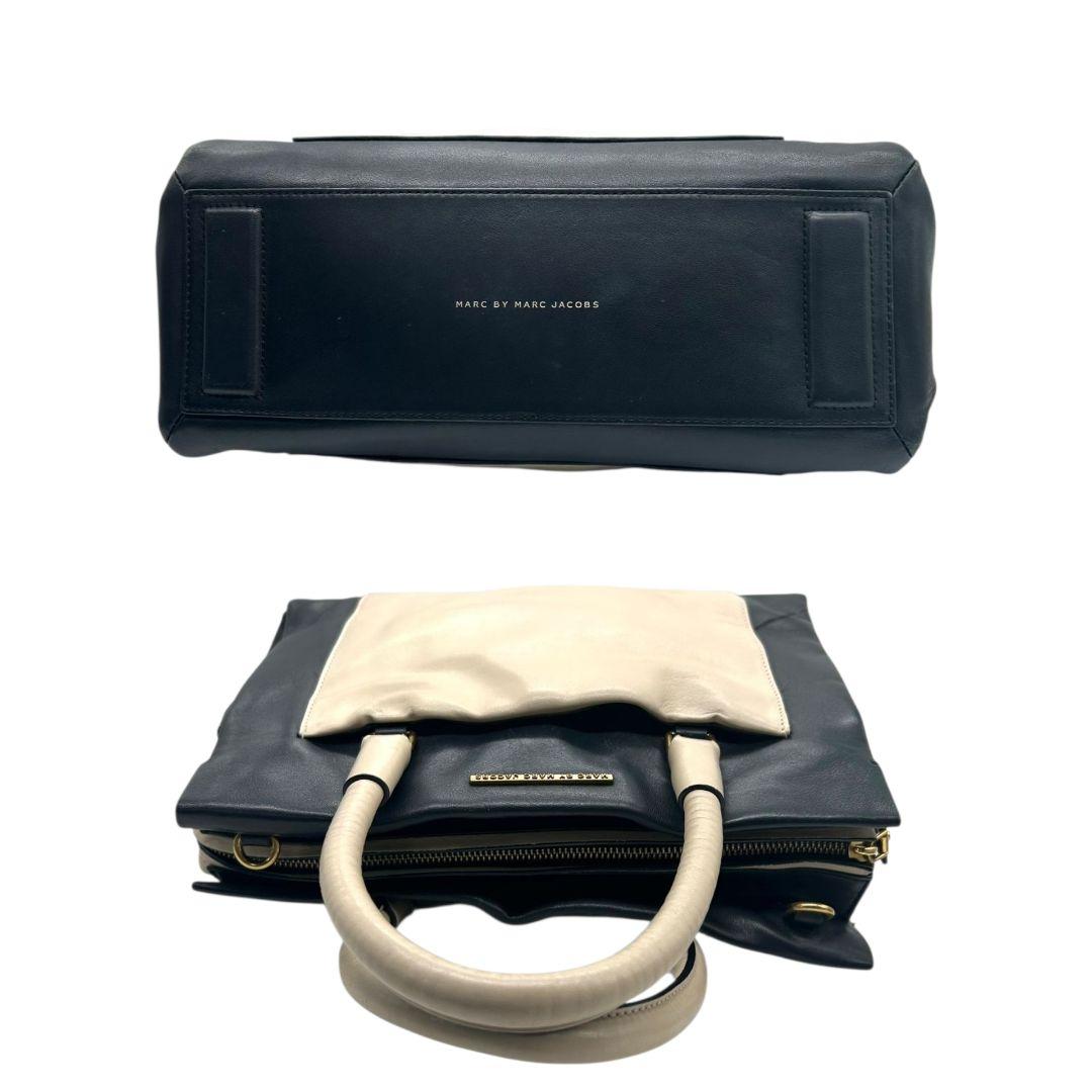 マークバイマークジェイコブス MARC BY MARC JACOBS ハンドバッグ バイカラー 2WAY ショルダーバッグ 紺 ネイビー アイボリー レザー ゴールド金具 トートバッグ 手提げ 斜め掛け可 レディース