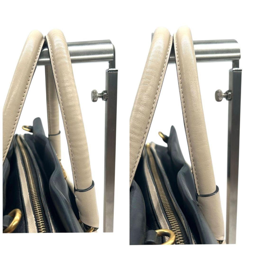 マークバイマークジェイコブス MARC BY MARC JACOBS ハンドバッグ バイカラー 2WAY ショルダーバッグ 紺 ネイビー アイボリー レザー ゴールド金具 トートバッグ 手提げ 斜め掛け可 レディース