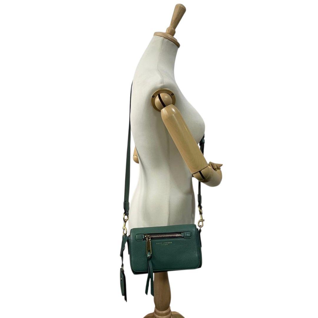 MARC JACOBS マークジェイコブス ショルダーバッグ グリーン 緑 レザー 本革 斜め掛け可 タッセル チャーム ゴールド金具 T4 コンパクト 高級感 レディース